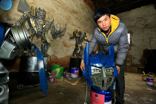 Illustration for article titled Father And Son Build Giant Transformers Out Of Used Car Parts